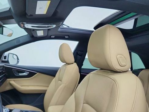 Used 2021 Audi Q8 Prestige w/ Prestige Package image 32