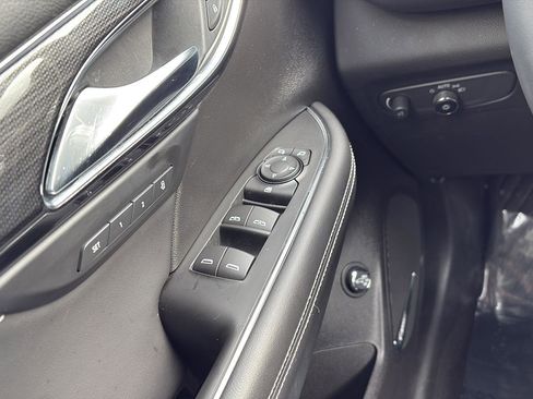 Used 2022 Buick Envision Essence w/ Technology Package I image 14