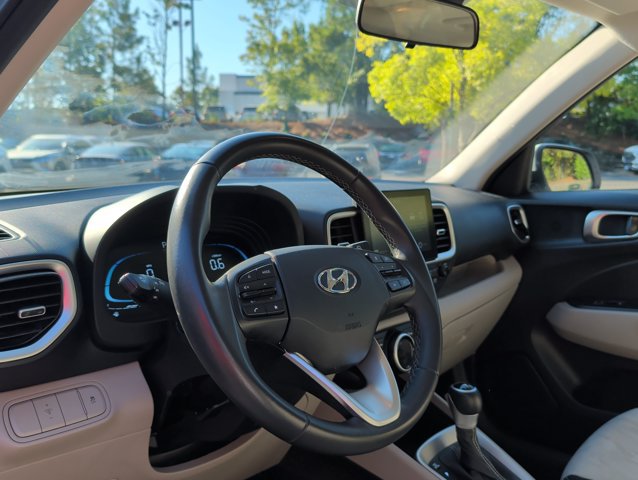 Used 2025 Hyundai Venue SEL FWD image 9