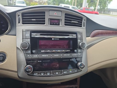 Used 2011 Toyota Avalon Limited FWD image 21