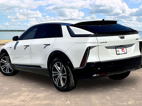 Used 2024 Cadillac Lyriq Luxury RWD image 6