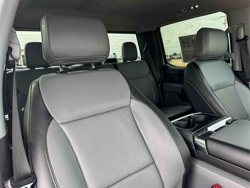 Used 2022 Ford F150 Lariat w/ Trailer Tow Package image 23