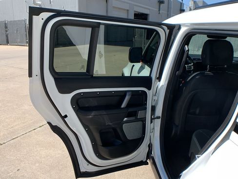 Used 2024 Land Rover Defender 130 X-Dynamic SE AWD/4WD image 22