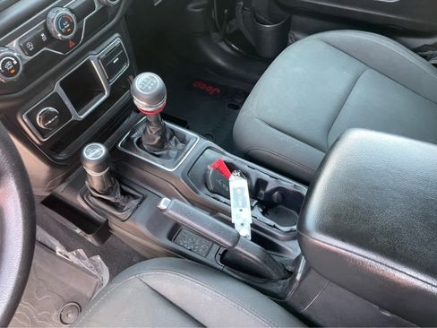 Used 2018 Jeep Wrangler Unlimited Sport AWD/4WD image 16
