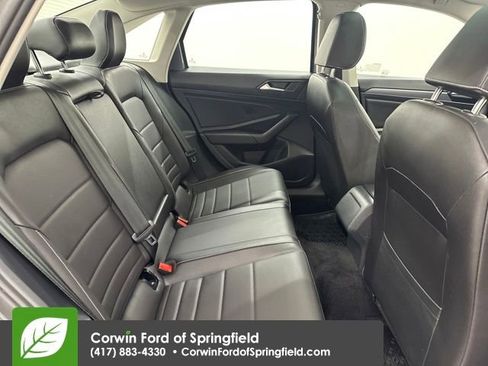 Used 2024 Volkswagen Jetta SE w/ Panoramic Sunroof Package image 9