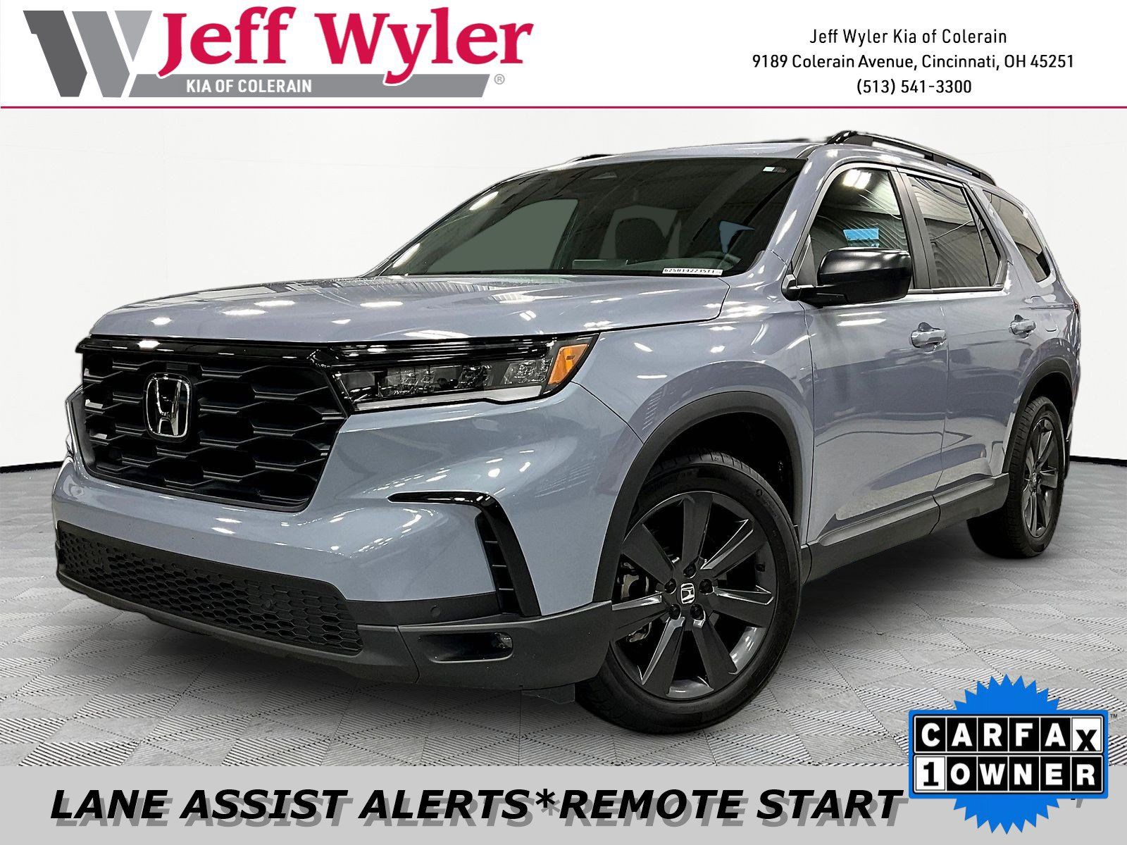 Used 2025 Honda Pilot Sport image 1