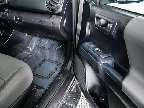 Used 2017 Toyota Tacoma SR image 21