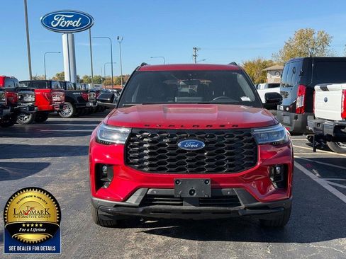 Used 2025 Ford Explorer ST-Line image 2