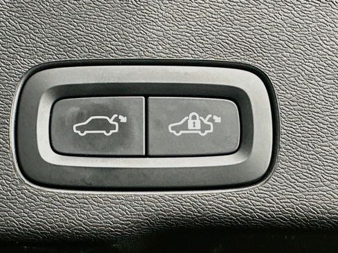 Used 2023 Volvo XC60 B5 Plus w/ Protection Package Premier FWD image 30
