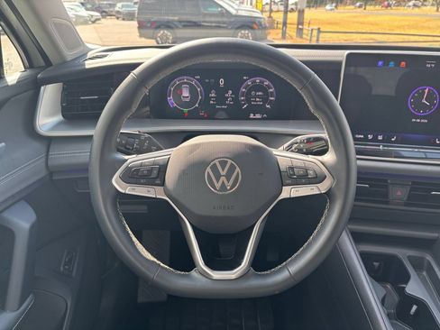 Used 2026 Volkswagen Tiguan SE AWD/4WD image 29