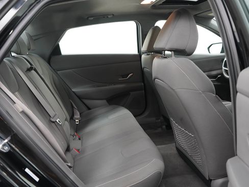 Used 2025 Hyundai Elantra SEL FWD image 12