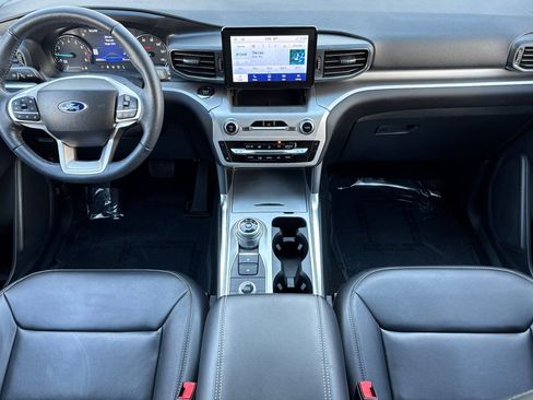 Used 2022 Ford Explorer XLT w/ Equipment Group 202A image 13