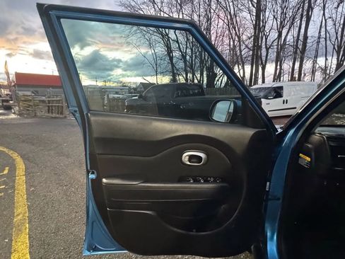 Used 2018 Kia Soul + image 9