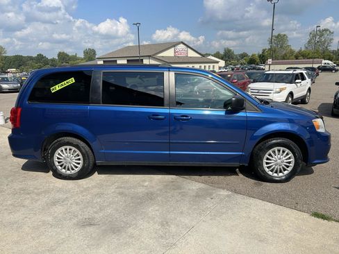 Used 2011 Dodge Grand Caravan SXT FWD image 4