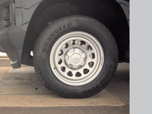 Used 2023 Chevrolet Colorado W/T image 10