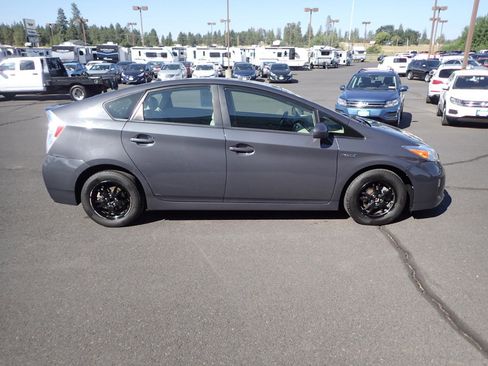 Used 2015 Toyota Prius Three FWD image 6