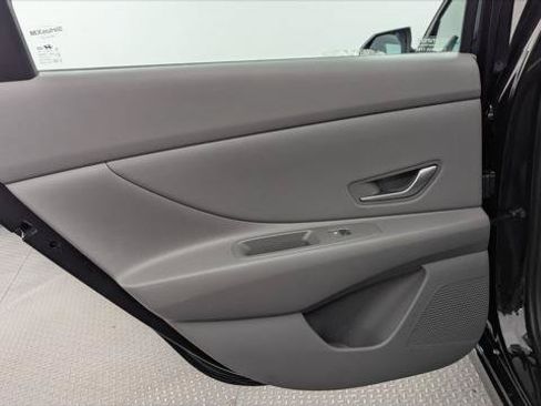Used 2025 Hyundai Elantra SEL FWD image 16