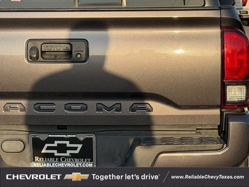 Used 2019 Toyota Tacoma SR w/ SR Convenience Package RWD image 8