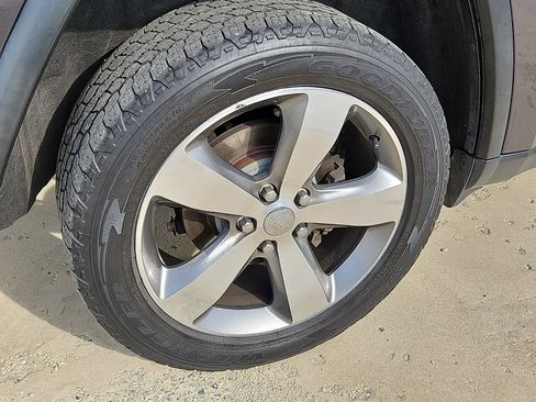 Used 2015 Jeep Grand Cherokee Limited image 11