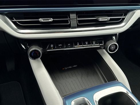 New 2026 Chevrolet Equinox EV LT w/ LPO, Blackout Package image 20