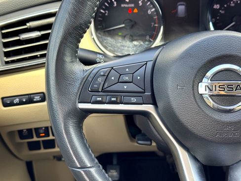 Used 2017 Nissan Rogue SV FWD image 22