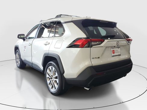 Used 2024 Toyota RAV4 XLE Premium FWD image 4