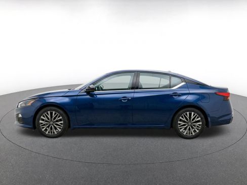 Used 2025 Nissan Altima 2.5 SV FWD image 4