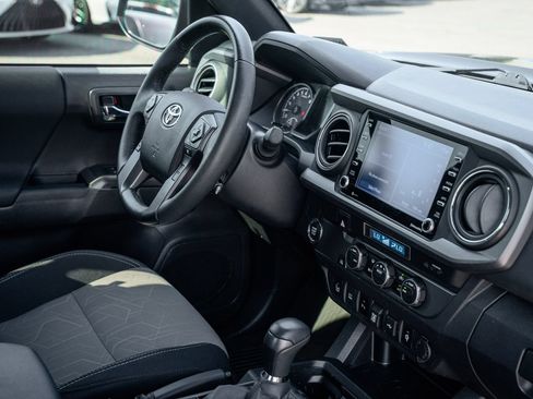 Used 2022 Toyota Tacoma TRD Sport w/ Technology Package RWD image 18