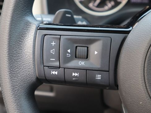 Used 2023 Nissan Rogue SV FWD image 12