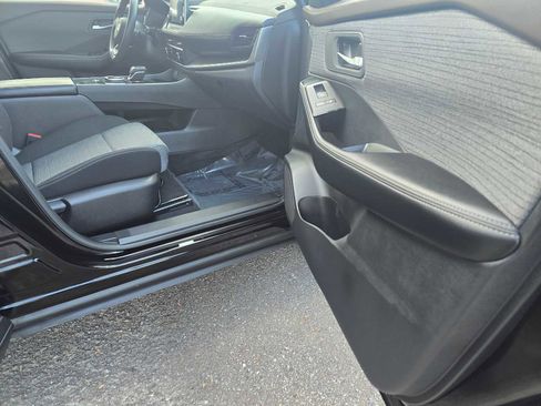 Used 2023 Nissan Rogue SV image 10