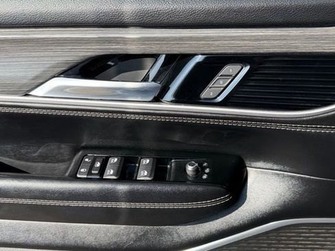 Used 2023 Jeep Wagoneer L Series II image 28