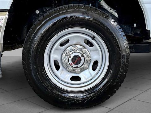 Used 2024 Ford F250 XL w/ XL Chrome Package image 10