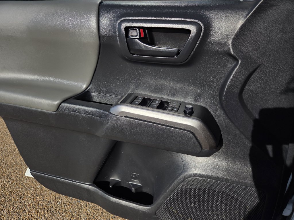 Used 2022 Toyota Tacoma SR5 RWD image 15