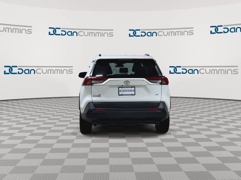 Used 2019 Toyota RAV4 LE FWD image 7