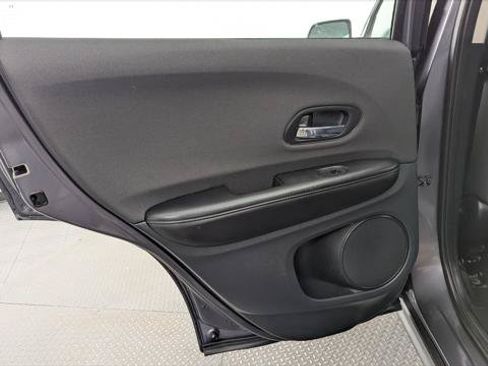 Used 2022 Honda HR-V LX image 16