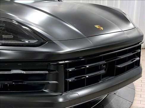 Used 2024 Porsche Cayenne image 33