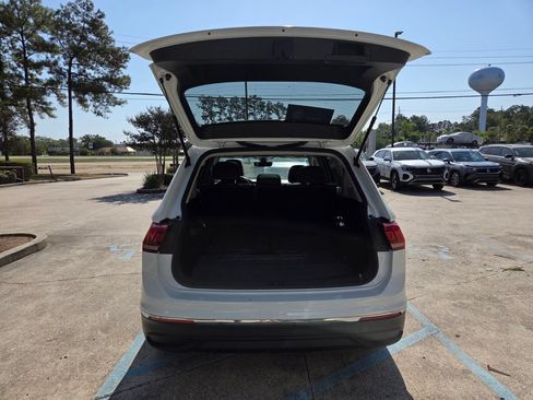 Used 2022 Volkswagen Tiguan SE FWD image 27