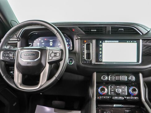 Used 2023 GMC Yukon Denali AWD/4WD image 18