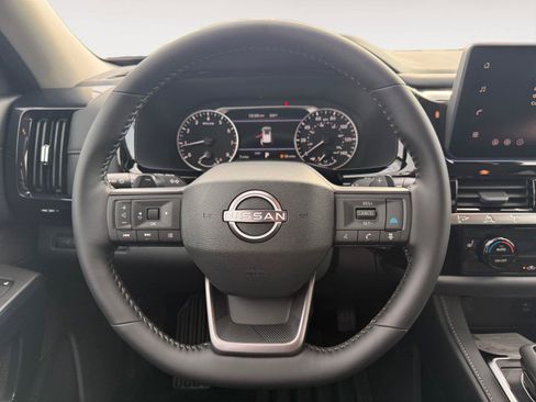 Used 2026 Nissan Pathfinder SV AWD/4WD image 16
