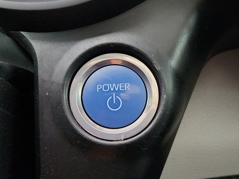 Used 2022 Toyota Sienna Limited image 17