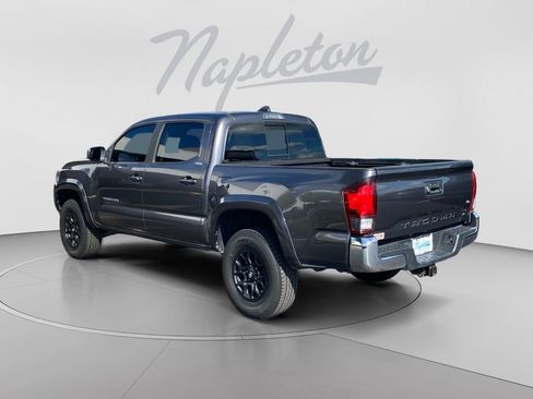 Used 2020 Toyota Tacoma SR5 RWD image 3