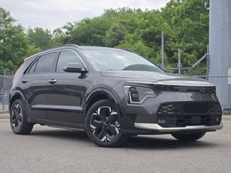 Used 2023 Kia Niro Wave w/ Wave Preserve Package FWD video 1