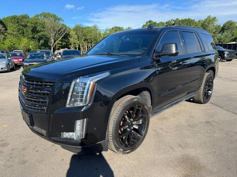 Used 2017 Cadillac Escalade Platinum AWD/4WD image 1