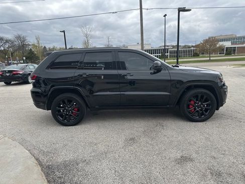 Used 2018 Jeep Grand Cherokee Altitude AWD/4WD image 5