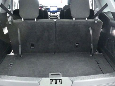 Used 2022 Ford Explorer XLT image 17