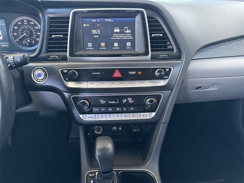 Used 2018 Hyundai Sonata Limited image 17