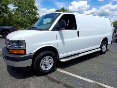 Certified 2024 Chevrolet Express 2500 w/ Driver Convenience Package RWD image 4