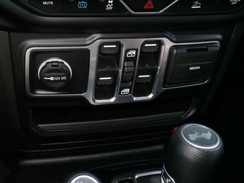 Used 2023 Jeep Wrangler Unlimited w/ Cold Weather Group AWD/4WD image 31