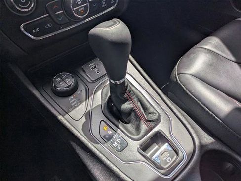 Used 2019 Jeep Cherokee Trailhawk w/ Comfort/Convenience Group AWD/4WD image 11