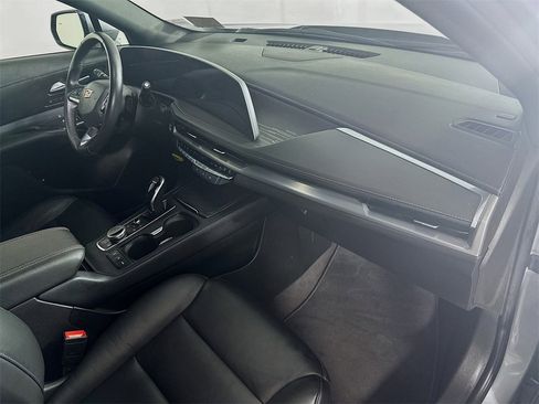 Used 2024 Cadillac XT4 Premium Luxury image 30